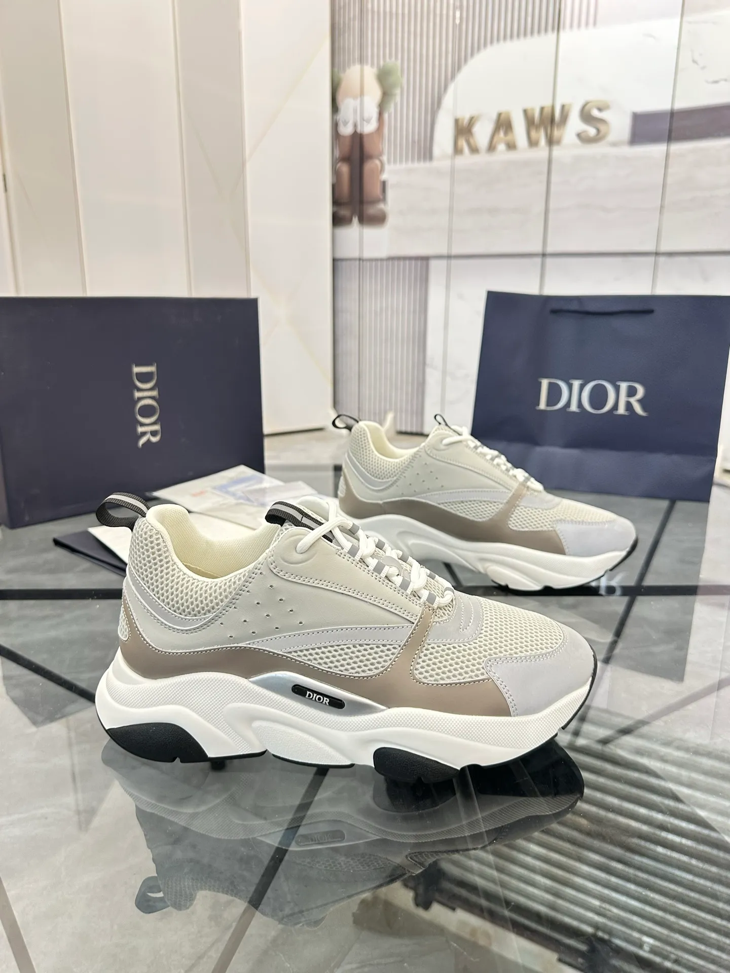 Men's shoes: 💰P460¥ Ready in Guangzhou, fully packaged Product trademark: Dior* "Dior*" low-top casual shoes Regular size: 38-46 (can be customized to 47) B22 Product materials: imported cowhide leather upper spliced ​​with original fabric, breathable lining, original outsole. Number: 920